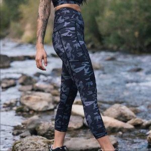 ZYIA Black Camo Pocket Light n Tight 7/8  Leggings